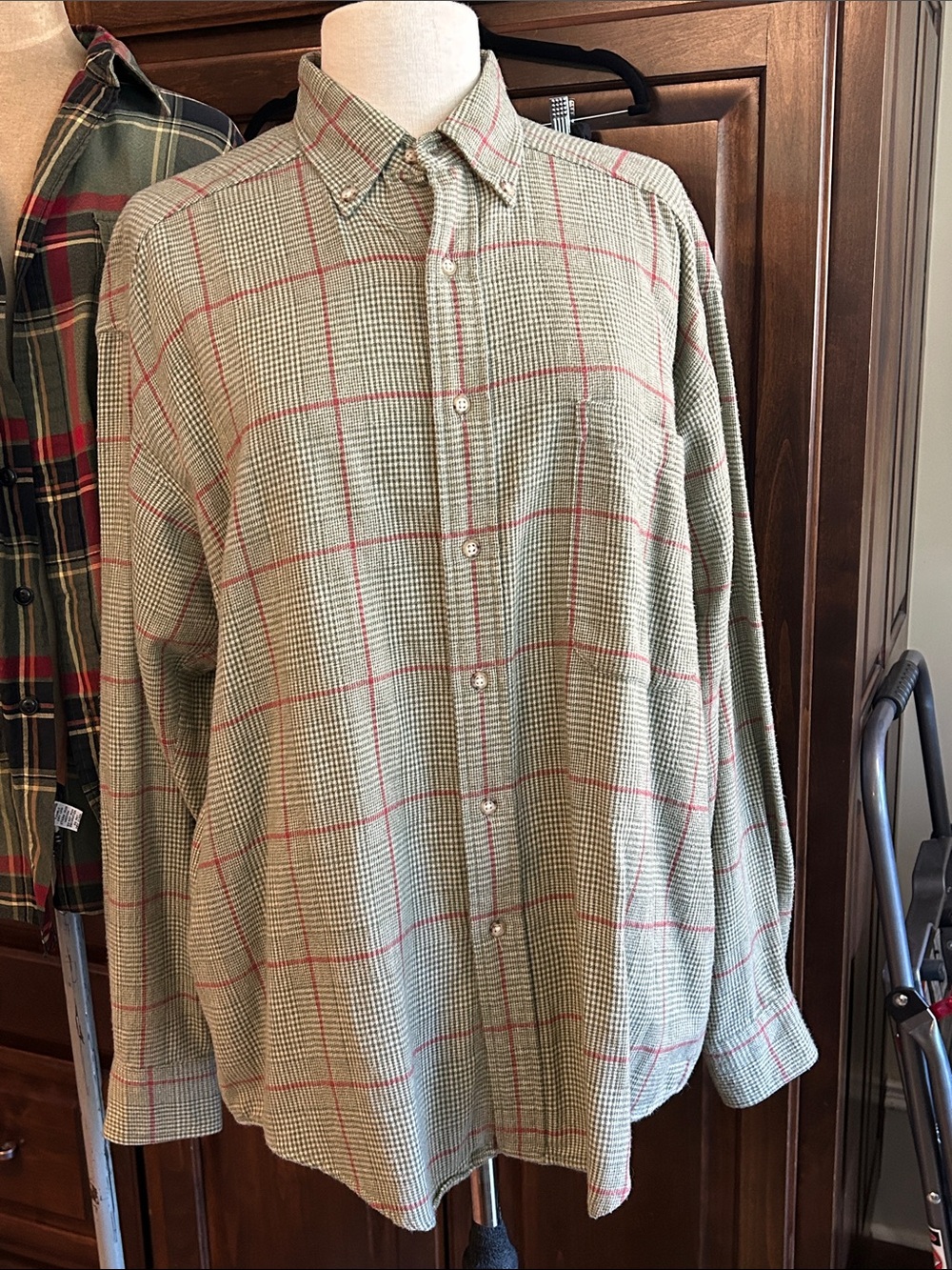 Johnny Cotton Sz M Men's Grey Check Button-Down Shirt with Red Windowpane